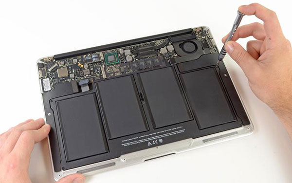 заменить батарею MacBook Air