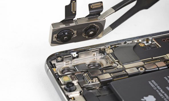 Этапы-замены-камеры-iPhone-XS-Max